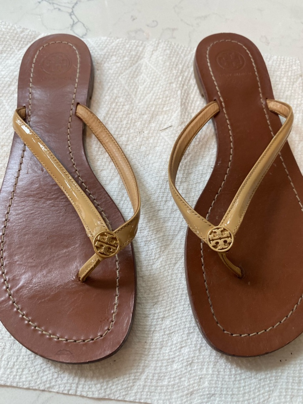 Tory Burch Beige Patent Leather Flip Flop Sandals (size 9)